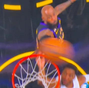 华体会全站app下载-詹姆斯开局追帽米切尔，随后中距离跳投命中湖人首分